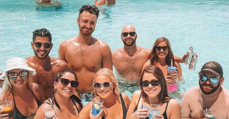 las-vegas-pool-crawl-with-free-drinks-on-the-party-bus