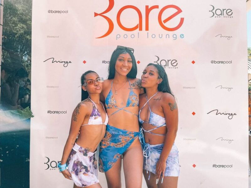 las-vegas-pool-crawl-with-free-drinks-on-the-party-bus