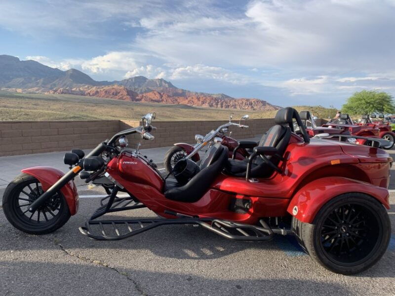 las-vegas-red-rock-canyon-and-las-vegas-strip-trike-tour