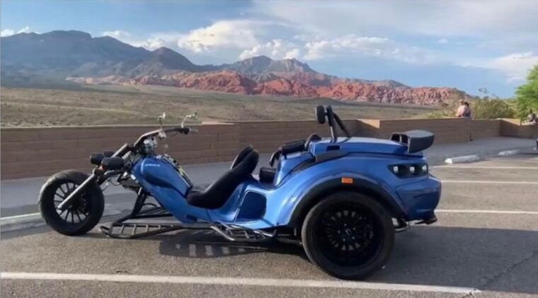 las-vegas-red-rock-canyon-and-las-vegas-strip-trike-tour