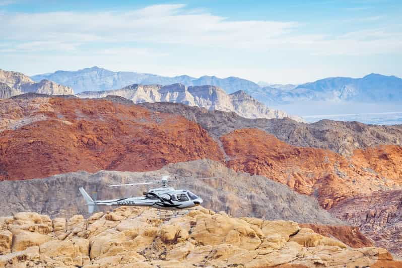 las-vegas-red-rock-canyon-and-vegas-strip-helicopter-tour