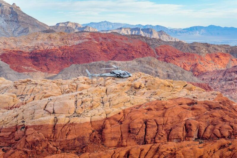 las-vegas-red-rock-canyon-and-vegas-strip-helicopter-tour