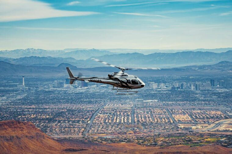 las-vegas-red-rock-canyon-and-vegas-strip-helicopter-tour
