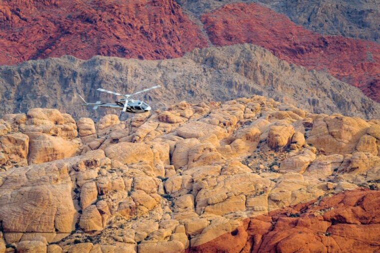 las-vegas-red-rock-canyon-and-vegas-strip-helicopter-tour