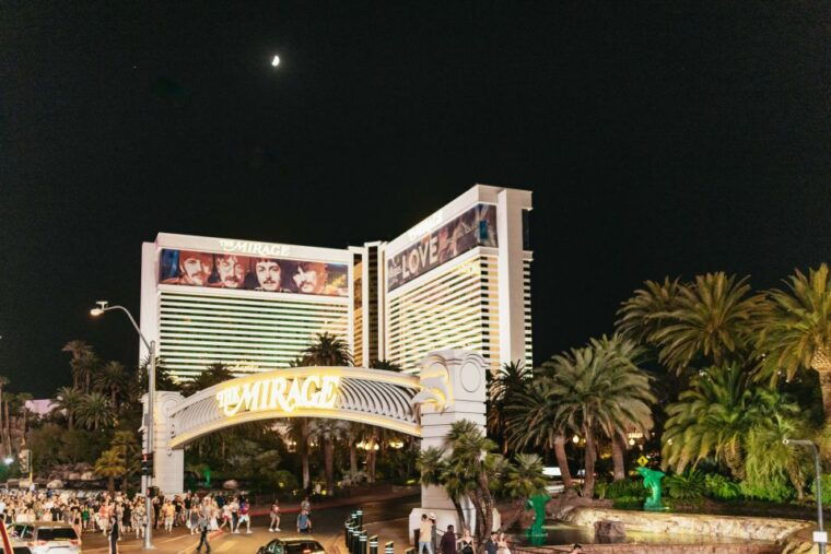 las-vegas-sightseeing-night-tour-by-open-top-bus
