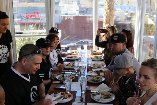 las-vegas-strip-and-downtown-scooter-with-souvenir-t-shirt-food-tour