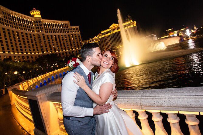 Las Vegas Strip by Super Stretch Limo with Personal Photographer - An In-Depth Look at the Tour Experience