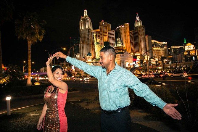las-vegas-strip-by-suv-stretch-limo-with-personal-photographer