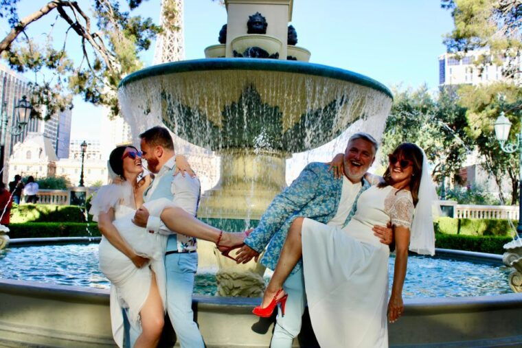 las-vegas-strip-limo-tour-with-champagne-and-photos