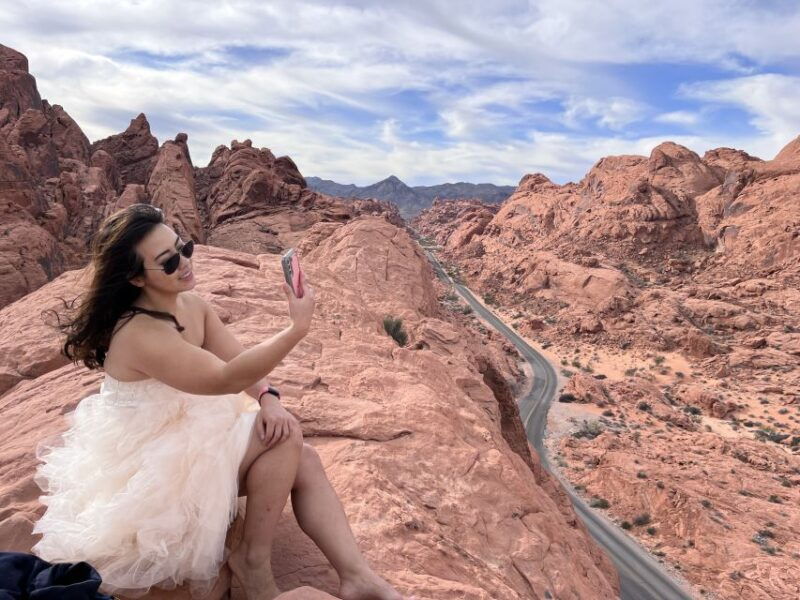 las-vegas-valley-of-fire-and-seven-magic-mountains-day-trip