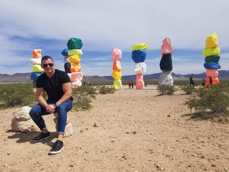 las-vegas-valley-of-fire-and-seven-magic-mountains-day-trip