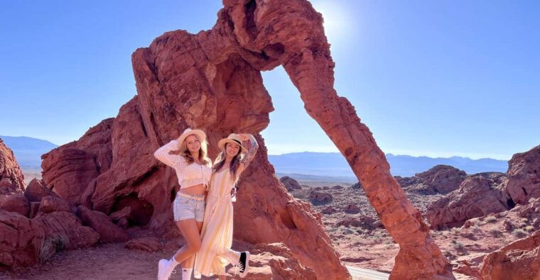 las-vegas-valley-of-fire-and-seven-magic-mountains-day-trip
