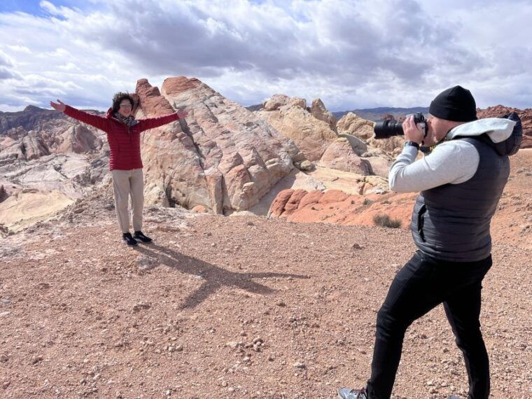 las-vegas-valley-of-fire-and-seven-magic-mountains-day-trip