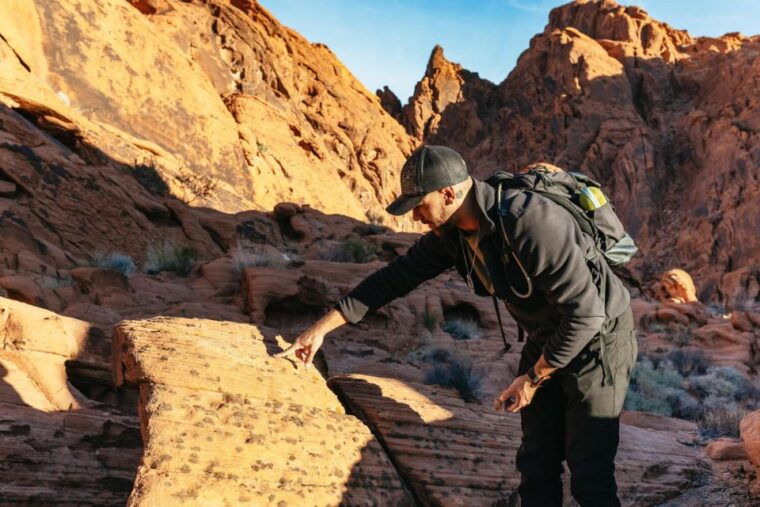 las-vegas-valley-of-fire-guided-hike-with-drinks-and-snacks