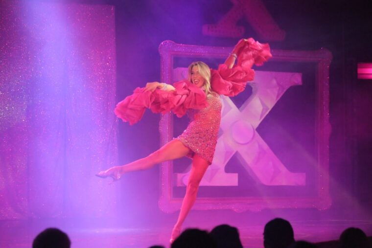 las-vegas-x-burlesque-show-at-the-flamingo