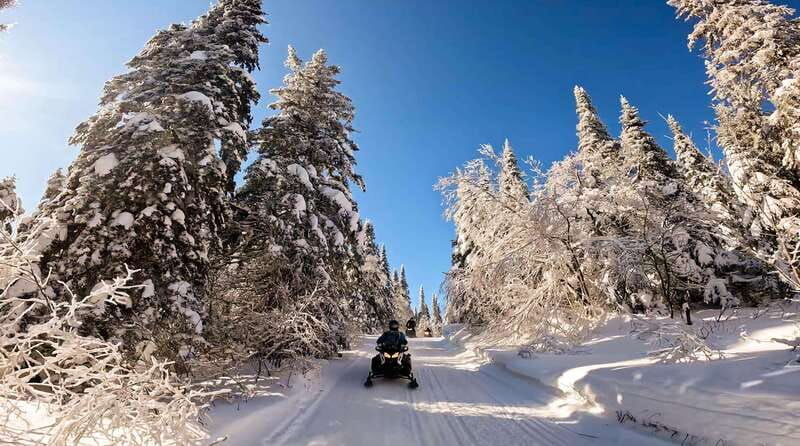 lascension-snowmobiling-upper-laurentians-2hrs