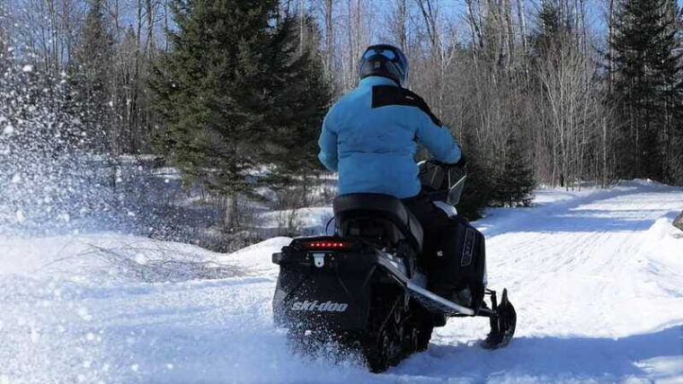 lascension-snowmobiling-upper-laurentians-2hrs