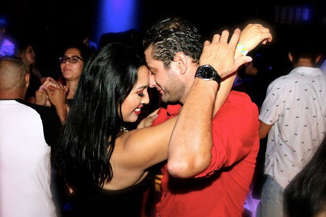 latin-nightclub-tour-by-party-bus-w-fast-pass-entry