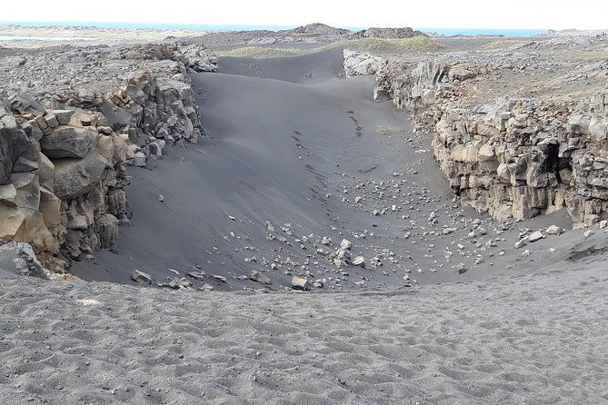 lava-craters-and-hot-springs-private-tour