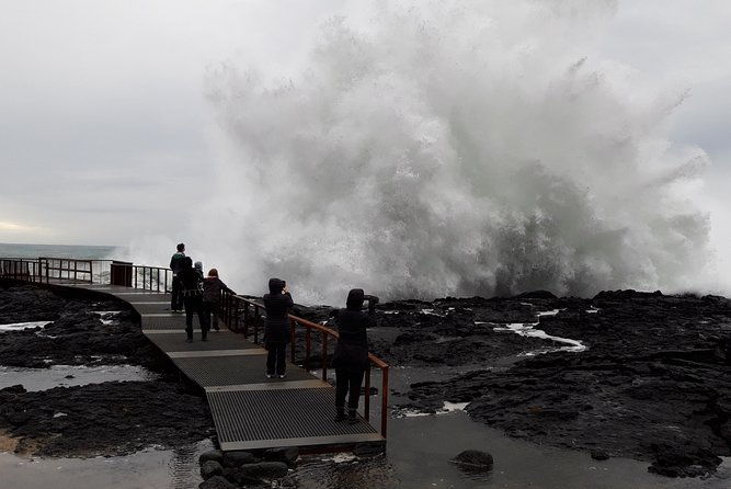 lava-craters-and-hot-springs-private-tour