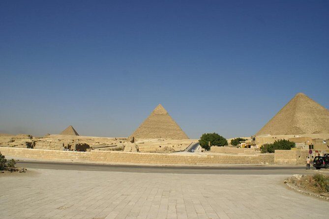 Layover day at The pyramids,Egyptian Museum and Khan ElKhalili Bazaar - Exploring the Giza Pyramids: An Iconic Welcome