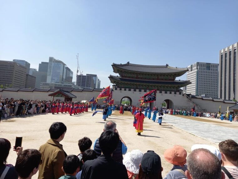 layover-tour-to-gyeongbokgung-folk-museum-bukchon-insadong