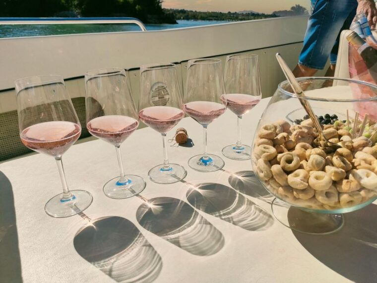 lazise-sunset-cruise-with-wine-aperitif-on-lake-garda