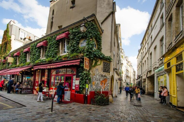 le-marais-explore-old-paris-with-a-local-host