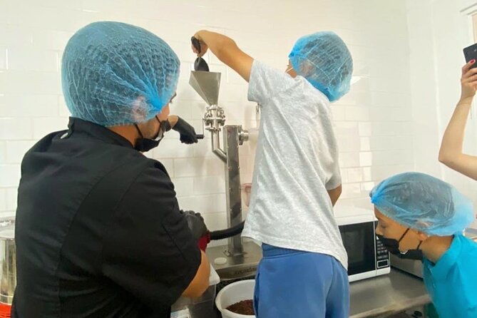 learn-about-panama-cocoa-and-create-your-own-chocolate-bar
