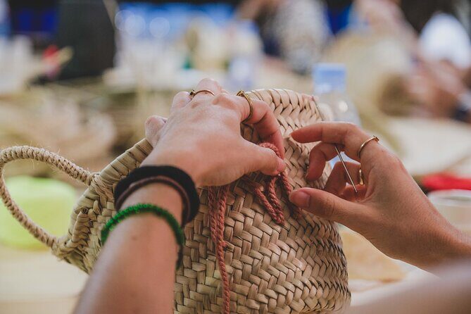 Learn embroidery in Arabic calligraphy in Marrakech - Key Points  