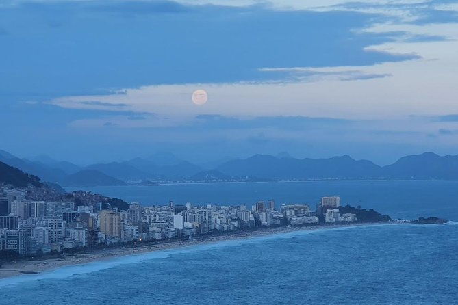 learn-to-make-a-caipirinha-in-vidigal