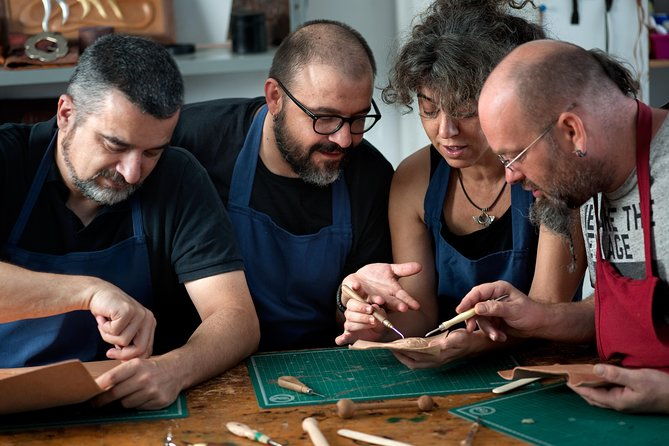leathercraft-workshop-in-the-rastro-of-madrid