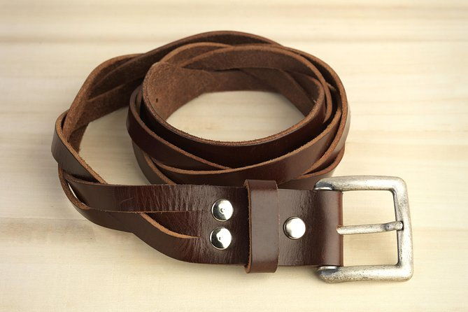 leathercraft-workshop-in-the-rastro-of-madrid