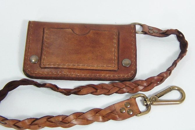 leathercraft-workshop-in-the-rastro-of-madrid