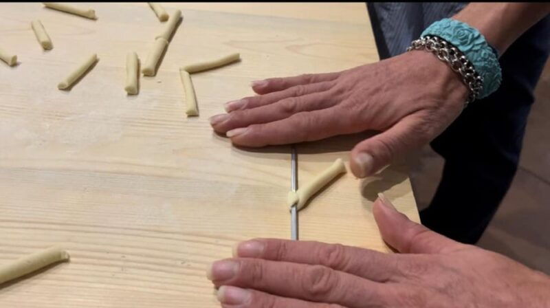 lecce-home-cooking-class-craft-orecchiette-savor-wine