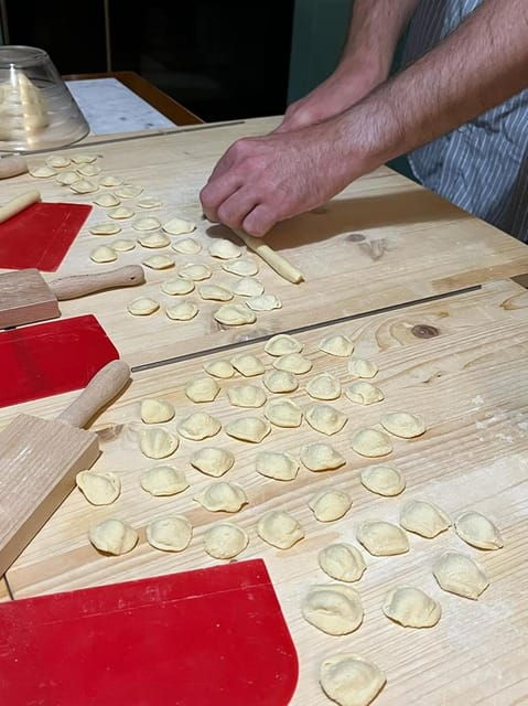 lecce-home-cooking-class-craft-orecchiette-savor-wine