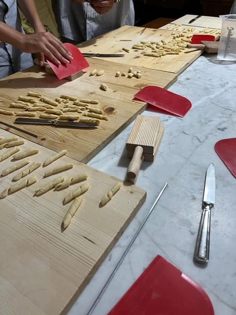 lecce-home-cooking-class-craft-orecchiette-savor-wine