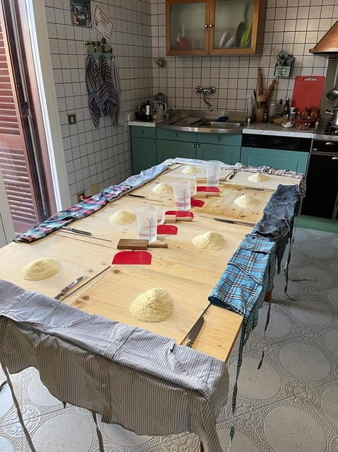 lecce-home-cooking-class-craft-orecchiette-savor-wine