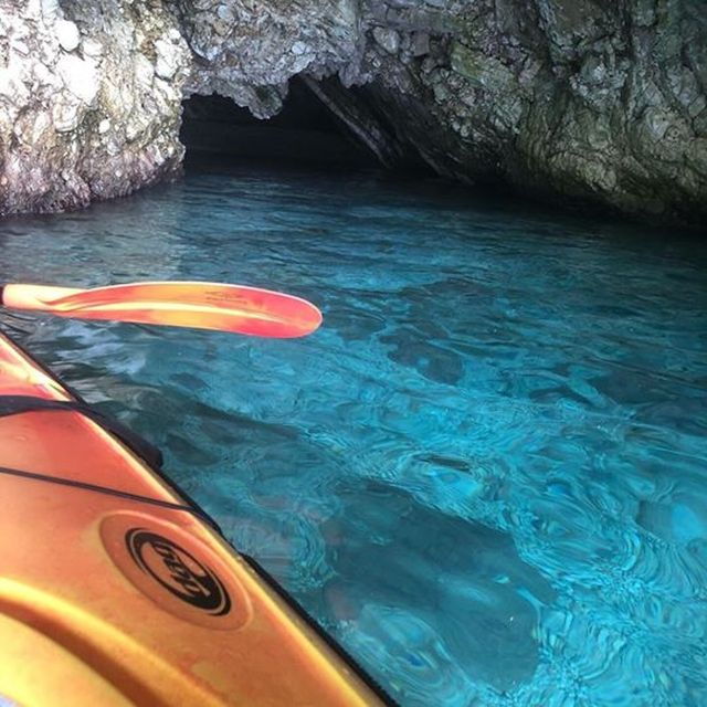 lefkada-agios-ioannis-papanikolis-cave-kayak-tour