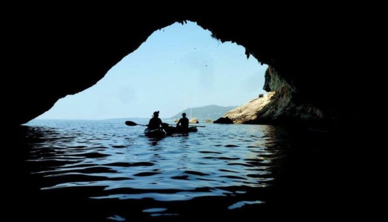 lefkada-agios-ioannis-papanikolis-cave-kayak-tour