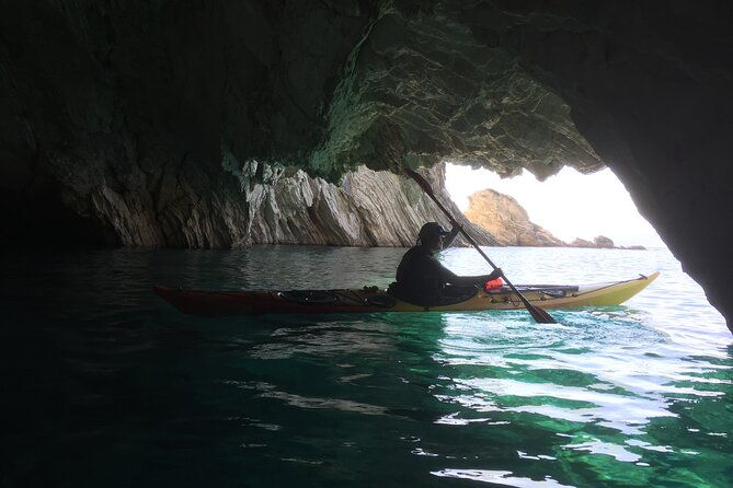 lefkada-kayak-explore-blue-cave-with-a-taste-of-greece