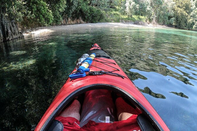 lefkada-kayak-explore-blue-cave-with-a-taste-of-greece
