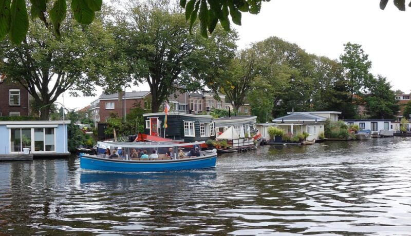 leiden-cruise-through-the-historic-city-center-with-guide