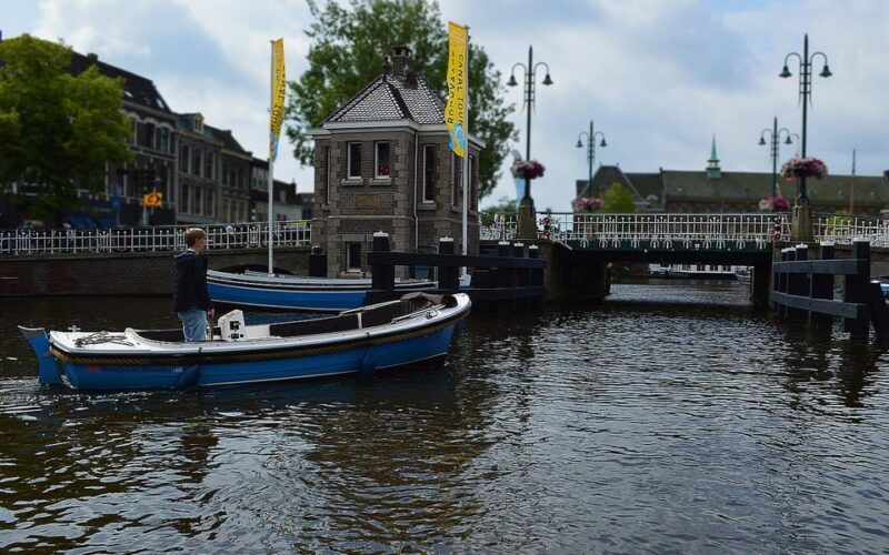 leiden-electric-boat-rental-6-people