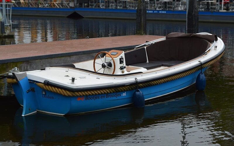 leiden-electric-boat-rental-6-people