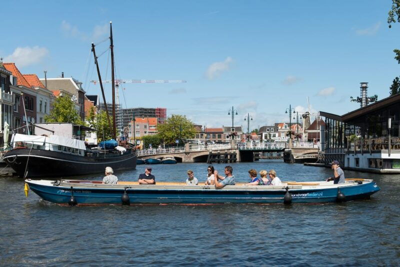 leiden-guided-city-canal-cruise