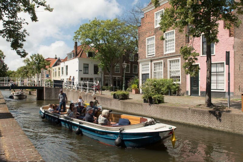 leiden-guided-city-canal-cruise