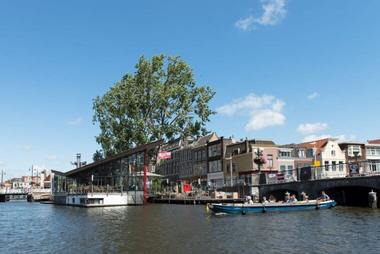 leiden-guided-city-canal-cruise