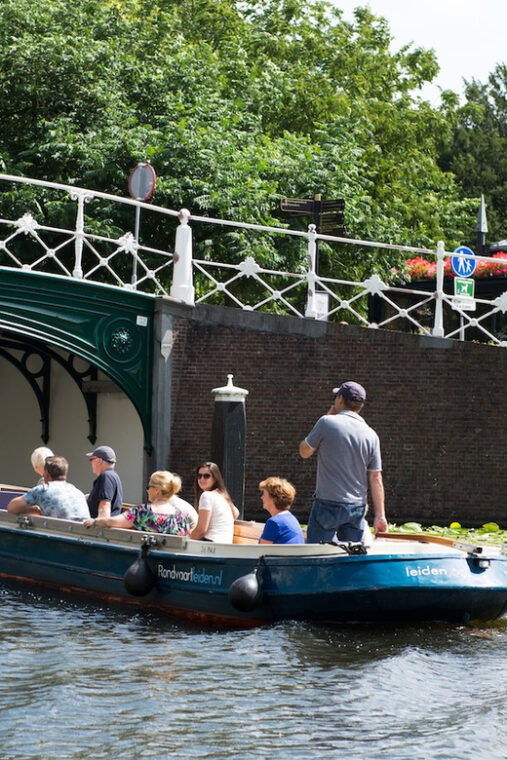 leiden-guided-city-canal-cruise