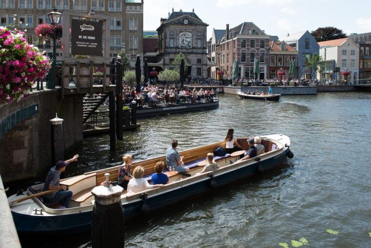 leiden-guided-city-canal-cruise
